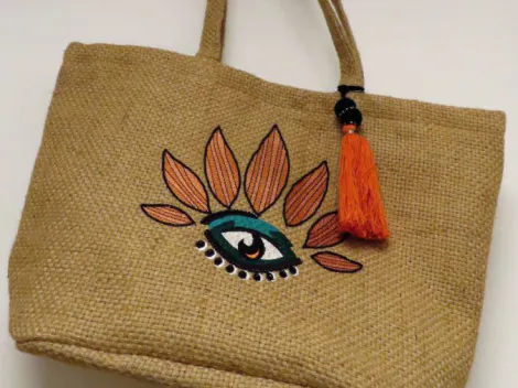 sac caba avec oeil et pompon (3).jpg-min